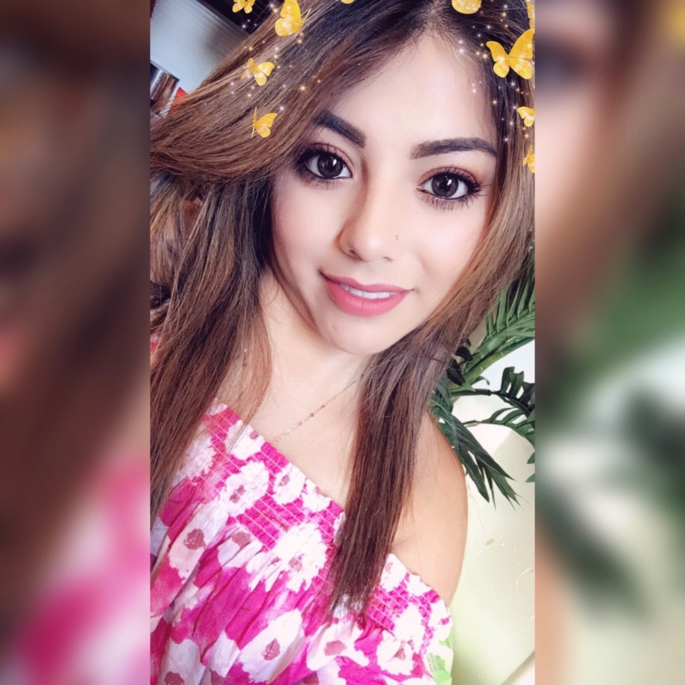 Meet your Posher, Yadira